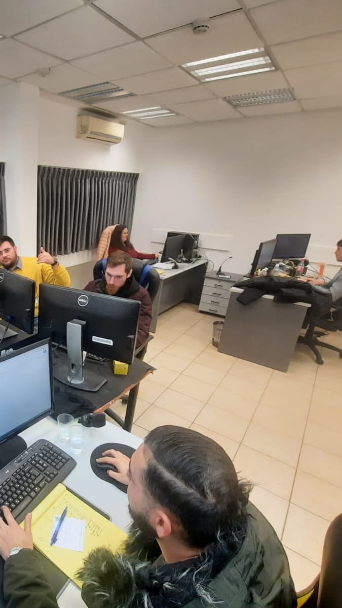 מאחורי הקלעים